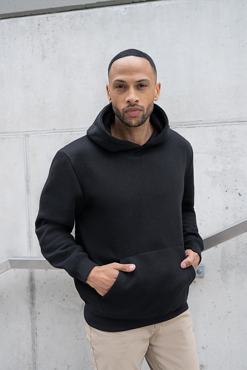 Pulli, Sweatshirt, Kapuzenpulli, Mann, Person, Pulli, Sweatshirt, Kapuzenpulli, Mann, Person, Pulli, Sweatshirt, Kapuzenpulli, Mann, Person, hoodie, schwarz, tasche, langarm, kleinekragen?, Hoodie, Schwarz, Kangaroo-Tasche, Sweatshirt, Baumwollmix