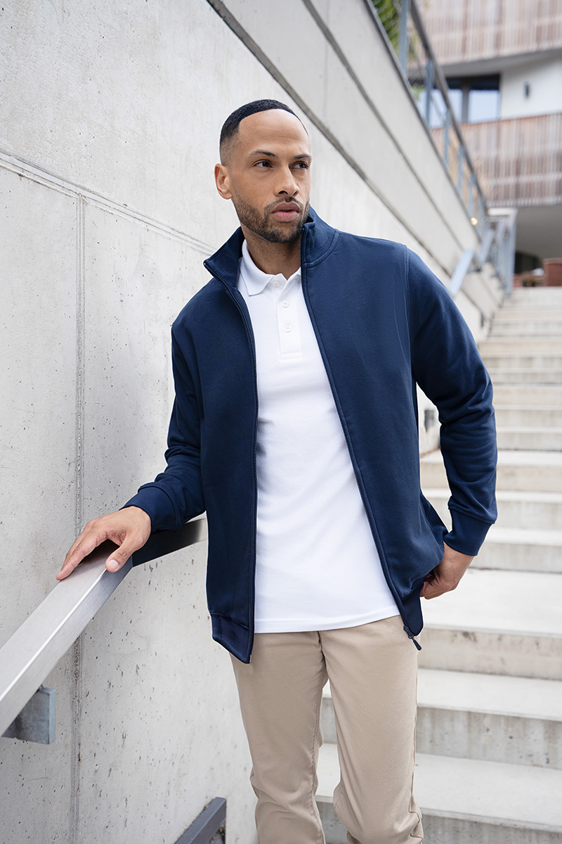 Blazer, Mantel, Jacke, Mann, Person, Blazer, Mantel, Jacke, Mann, Person, Blazer, Mantel, Jacke, Mann, Person, Polohemd, weißes Polo, Reißverschlussjacke, marine-Fleece, khaki Hose, jacke, fleece, Reißverschluss, navy, Polohemd