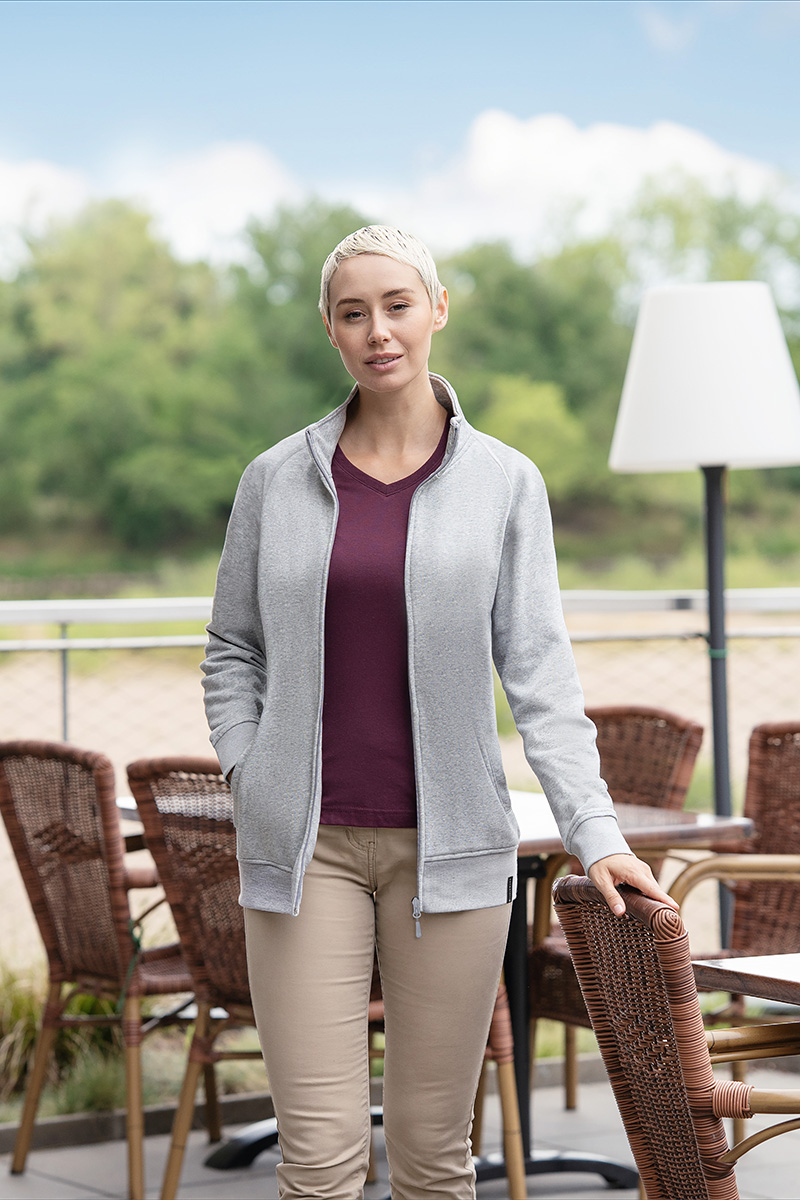 Strickwaren, Pullover, Erwachsener, Person, Frau, Strickwaren, Pullover, Erwachsener, Person, Frau, Strickwaren, Pullover, Erwachsener, Person, Frau, jacke, fleecejacke, grau, reissverschluss, sportlich,  Sweatshirt,  Zip-up,  Fleece,  Grau,  Lange Ärmel
