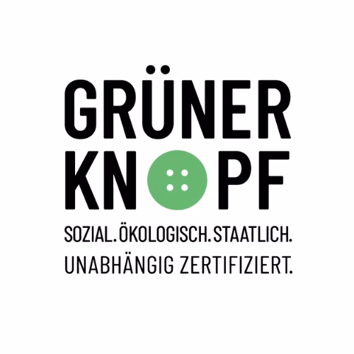Grüner Knopf:
Dieses Produkt trägt das staatliche Siegel Grüner Knopf. Das heißt: hohe soziale und ökologische Standards. Vom Staat festgelegt und von unabhängigen Prüfern kontrolliert.