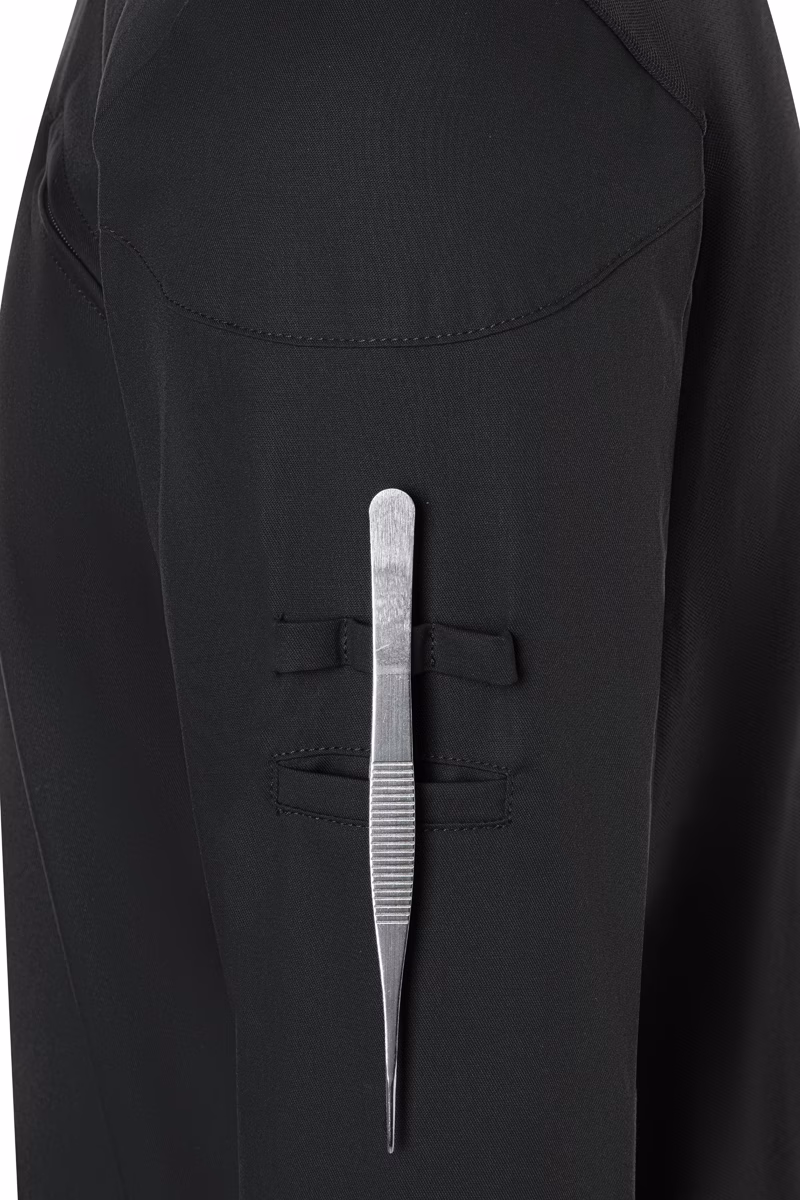 knife, pocket clip, metal, black sleeve, folding blade?, messer, taschenmesser, metallisches werkzeug, tasche, bekleidung