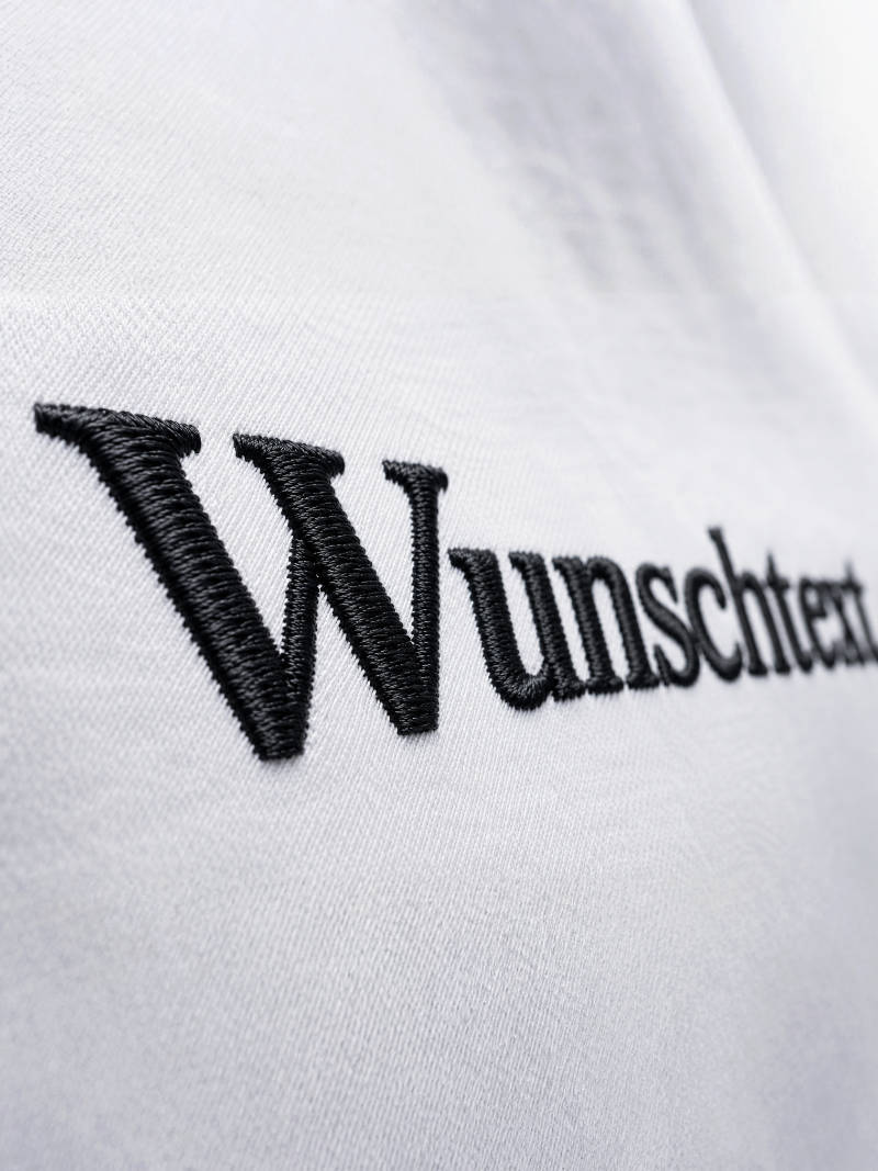 Namensstick auf Brust