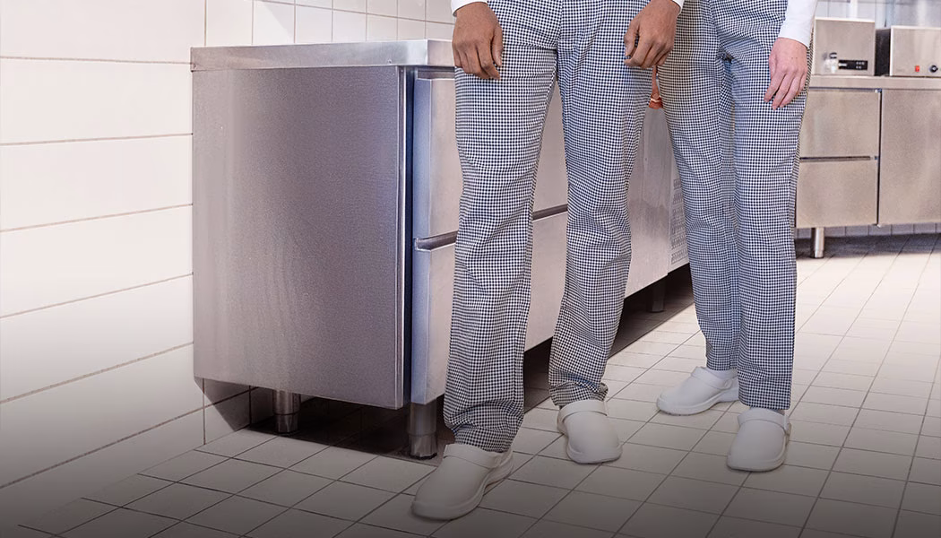 Bekleidung, Hosen, Schuh, Pyjama, Mobiliar