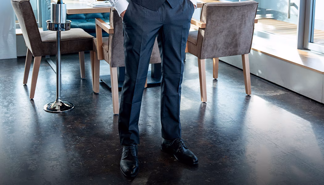Fußboden, Hosen, Schuh, Bodenbeläge, Stehend