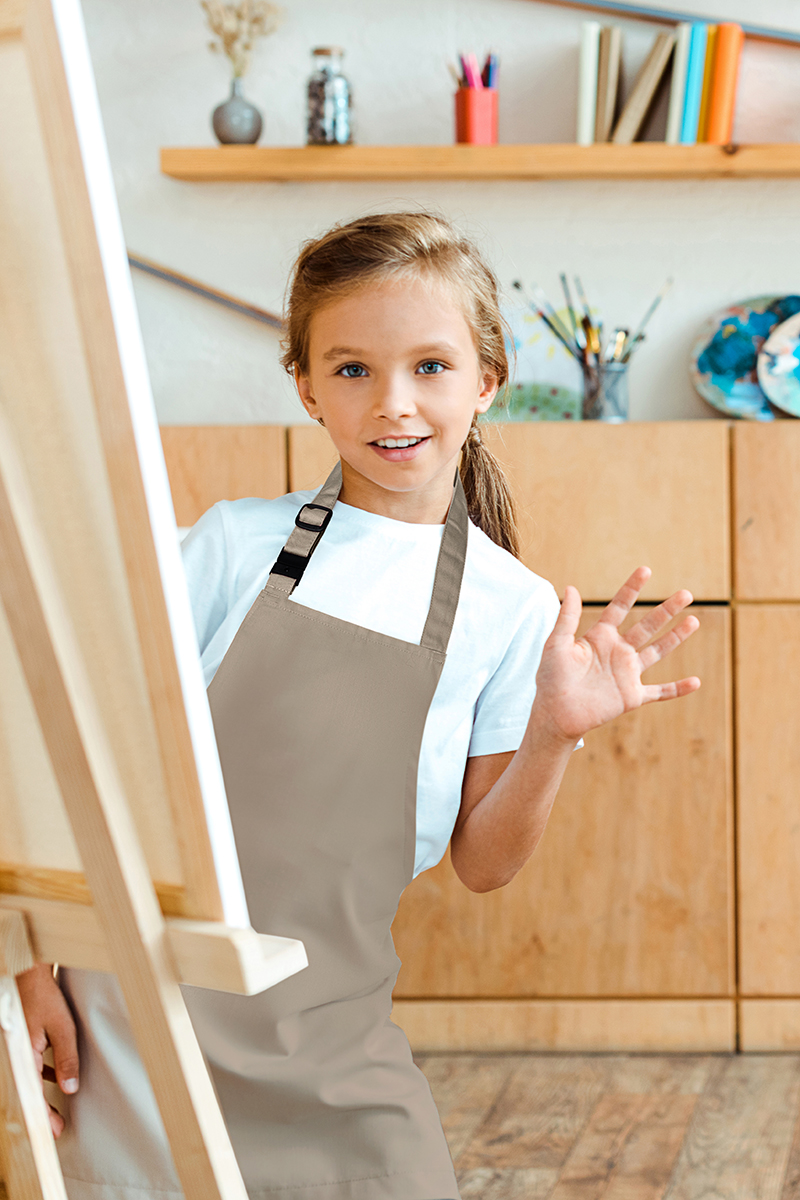 Holz, Finger, Person, Sperrholz, Gesicht, Holz, Finger, Person, Sperrholz, Gesicht, Kindergarten|Student, Schürze, Kinder, Kunstunterricht, Malen, Kinderjacke?, Schürze, Künstleratelier, Arbeitsbereich, Mädchen