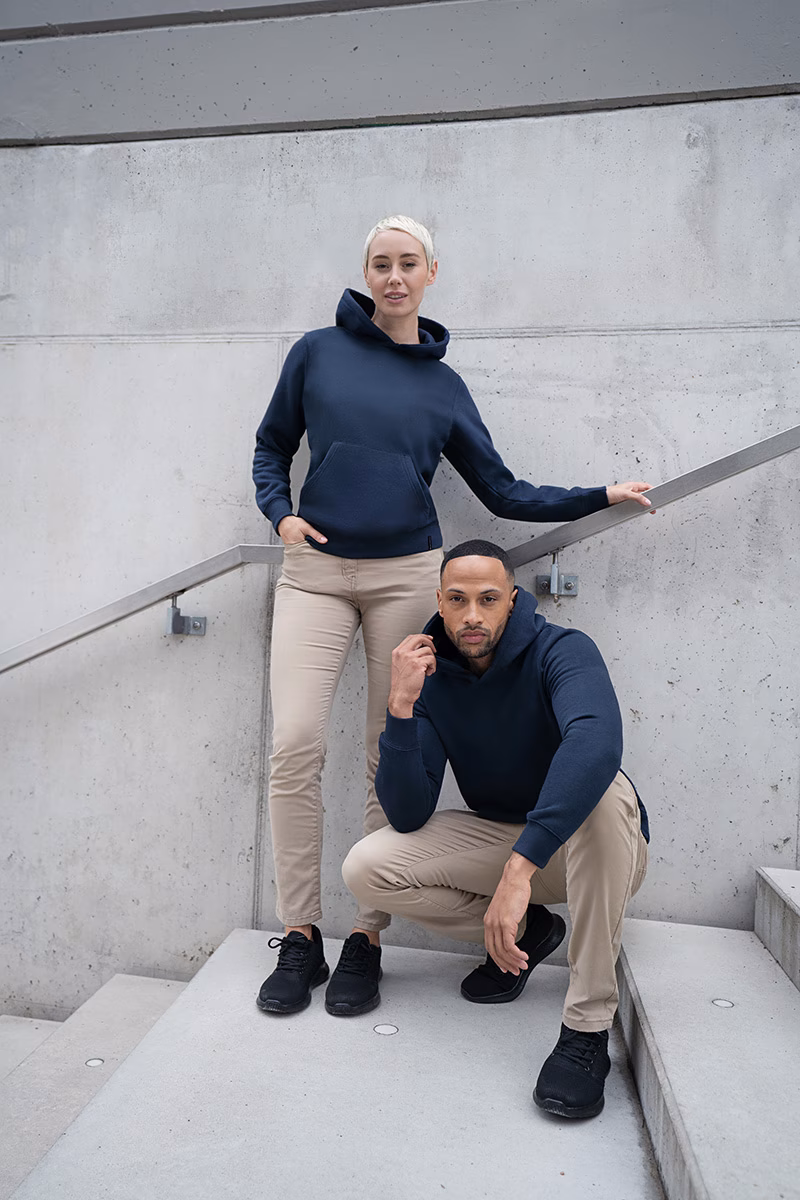 Hoodie, Pullover, Navy, Beige pants, Sportswear set, Hoodie, Sweatshirt, Navy Blau, Hose, Beide Personen, Sneaker, Hoodie, Kapuzenpullover, Navy, Beige Pants, Casual outfits, Hoodie, Pullover, Navy, Kapuzenpullover, Beige Pants