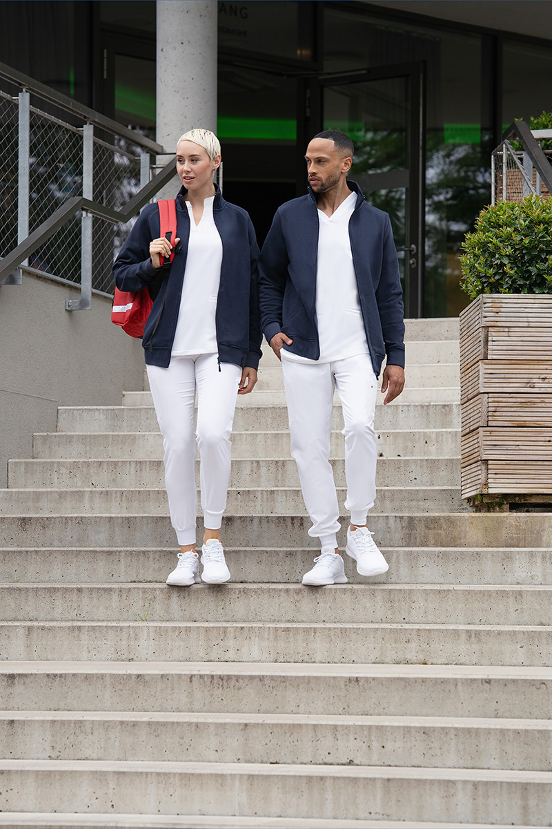 jacken, hosen, sportlich, navy, zwei, jackets, navy, Reißverschluss, weiße Hose, Sneaker, Hoodie, Jacket, Weiße Hose, Unisex-Outfit, Casual-Athleisure