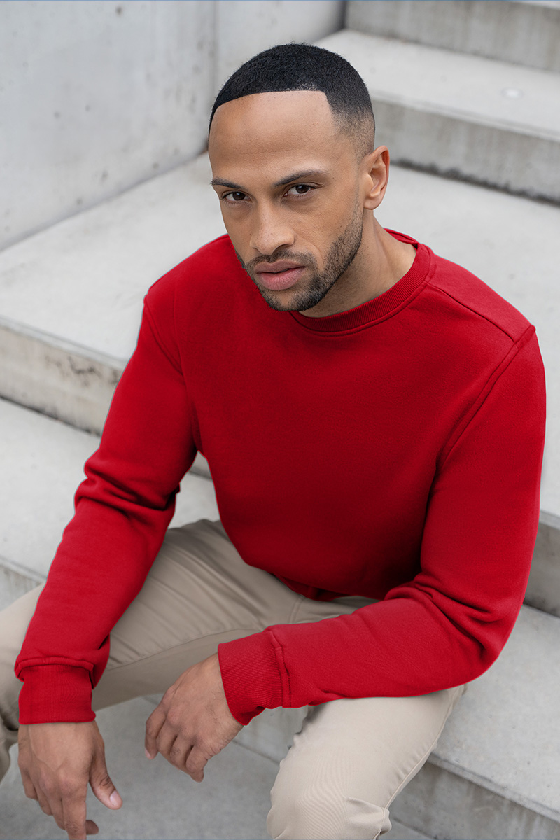 rotes Sweatshirt, Crewneck, Langarm, Baumwolle, Beige Hose