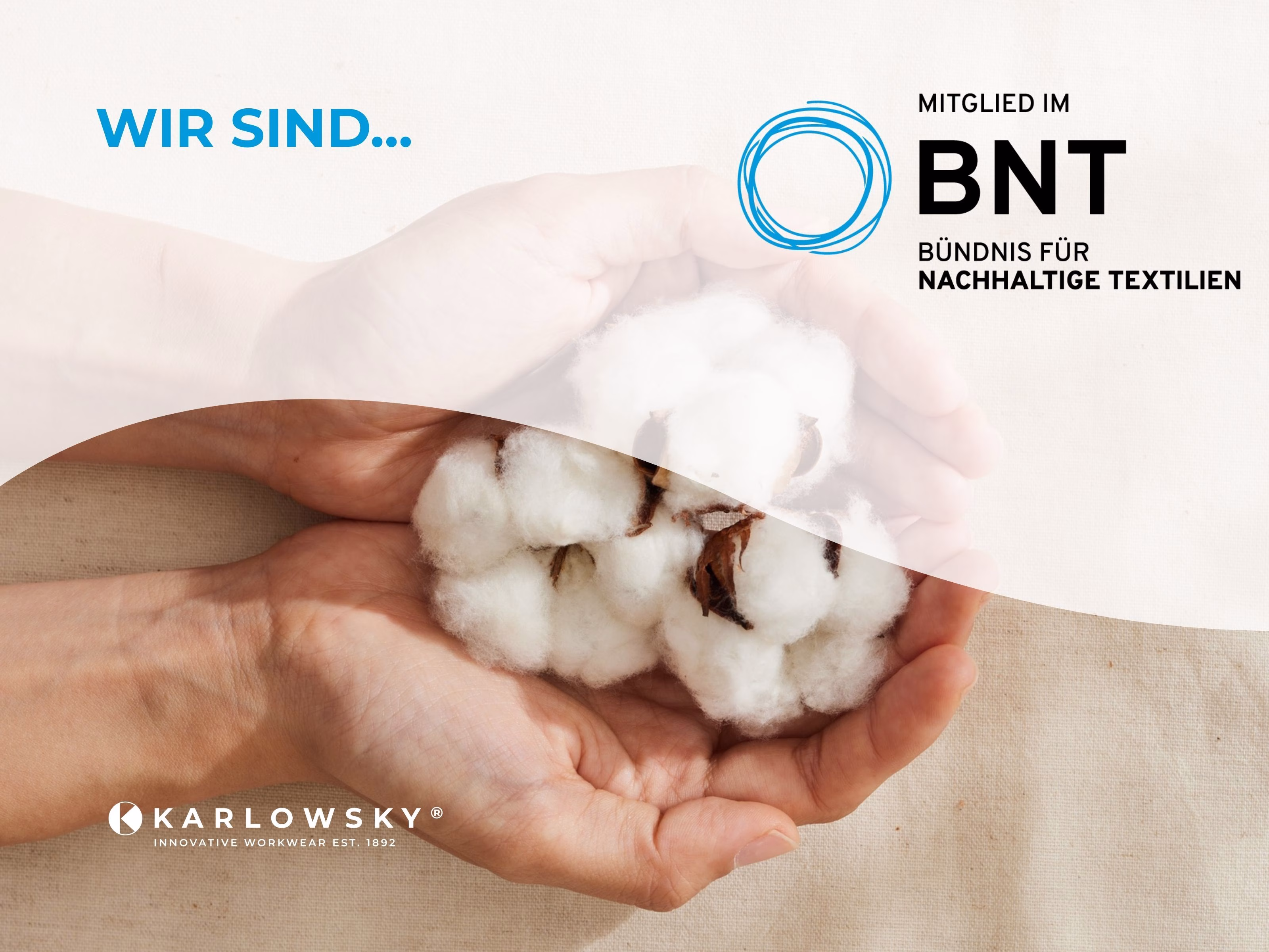 Zwei Hände halten Baumwolle, darüber steht "Wir sind Mitglied im BNT - Bündniss für nachhatlige Textilien". Unten ist das Karlowsky Fashion Logo abgebildet.