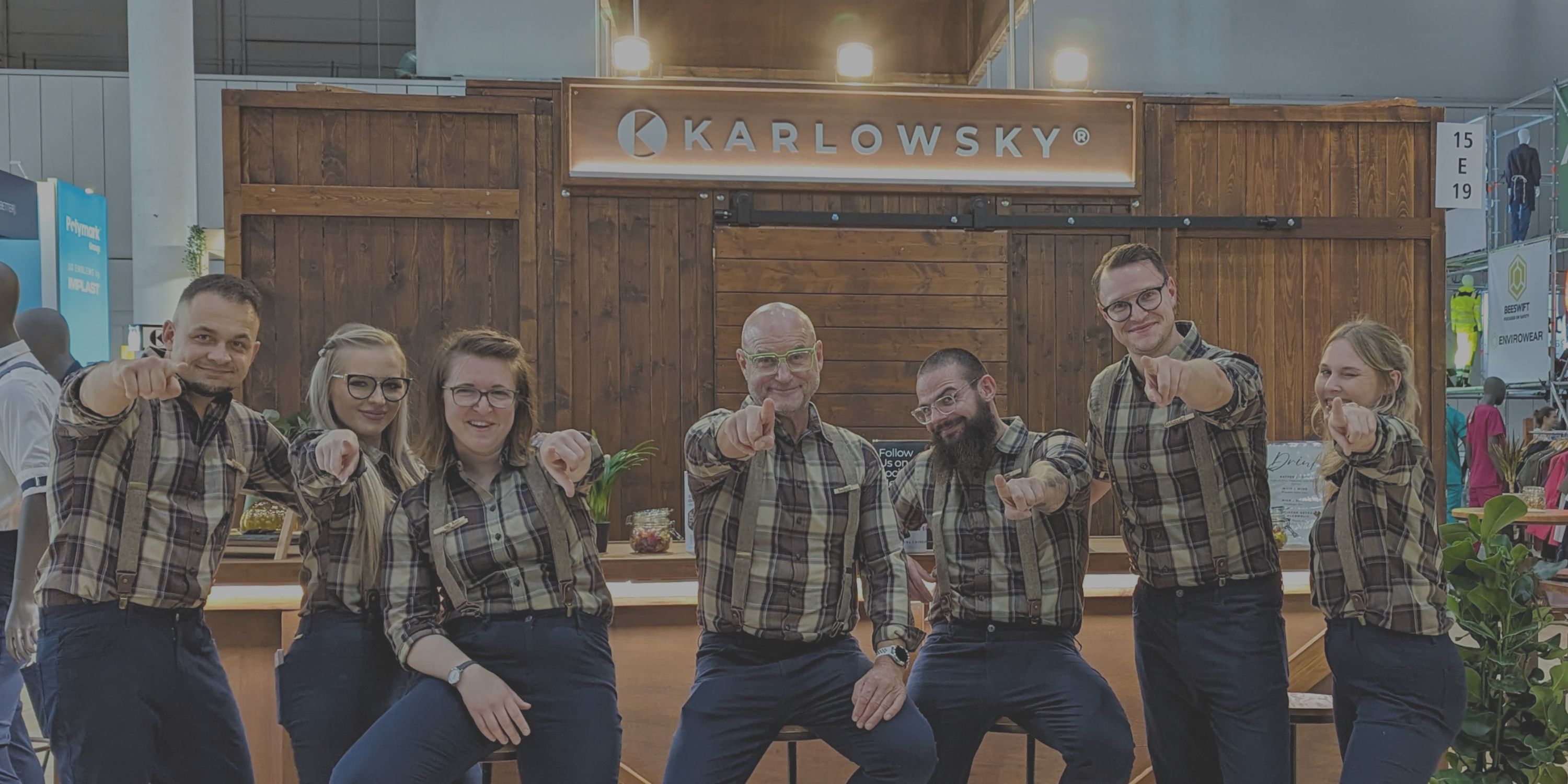 Gruppenfoto, Person, Brille, Innenarchitektur, Mann