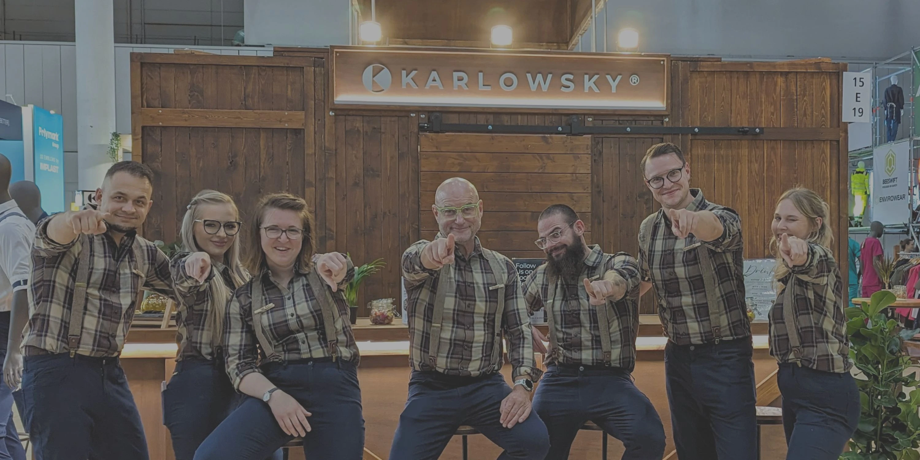 Gruppenfoto, Person, Brille, Innenarchitektur, Mann