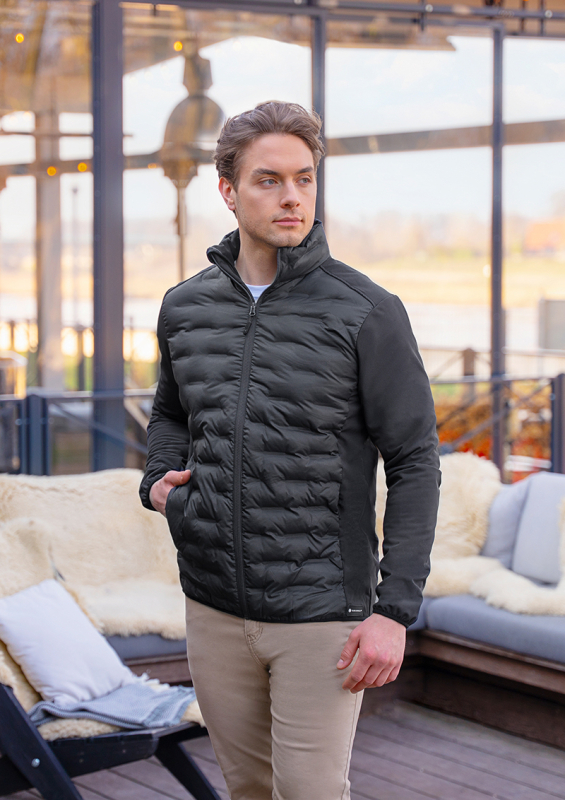 KARLOWSKY Herren Hybrid-Jacke Outdoor-Pro – schwarz (Am Modell)