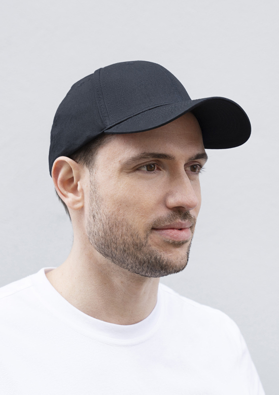 KARLOWSKY Basecap Action – schwarz (Am Modell)