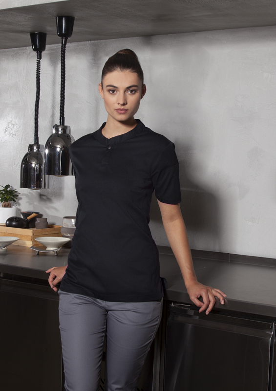 KARLOWSKY Kurzarm Damen-Arbeitsshirt Performance – schwarz (Am Modell)