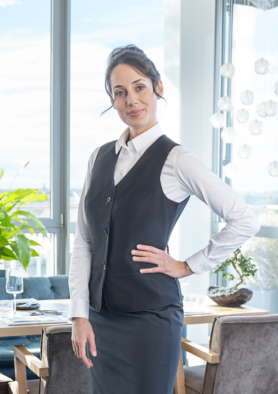 KARLOWSKY Damenweste Basic – schwarz (Am Modell)